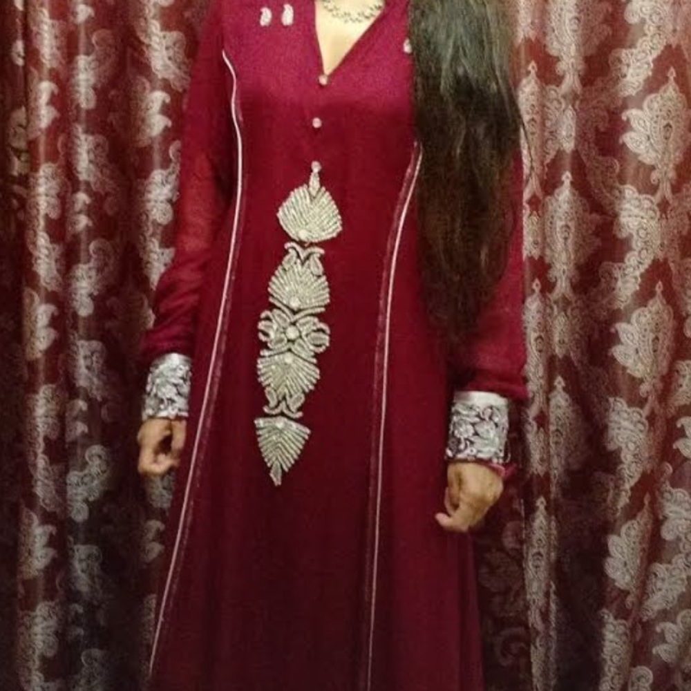 Beautiful burgundy dress 120$